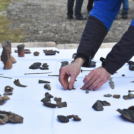 Zväčšiť fotografiu - Archeologický výskum odhalil rozsiahle osídlenie z troch časových úseko - stol