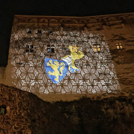 Zväčšiť fotografiu - Barborin palác na trenčianskom hrade sa premenil na plátno - IMG_9063