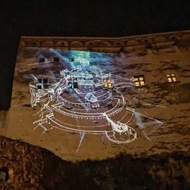Zväčšiť fotografiu - Barborin palác na trenčianskom hrade sa premenil na plátno - IMG_9065
