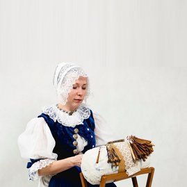 Zväčšiť fotografiu - Čipkárka z brezovej pod bradlom novou majsterkou ľudovej umeleckej výroby - image_296703d9caeabfd