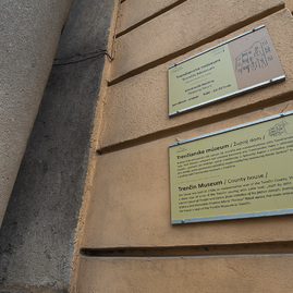 Zväčšiť fotografiu - Do múzea dorazili krojované bábiky - TSK_múzeum_bábiky (21 of 21)
