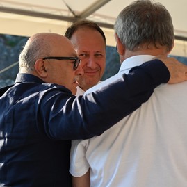 Zväčšiť fotografiu - Do rodiny držiteľov beckovského slnka pribudol renomovaný fotograf