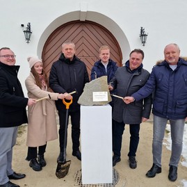 Zväčšiť fotografiu - Draškovičov kaštieľ v čachticiach ešte viac zatraktívni revitalizovaná záhrada