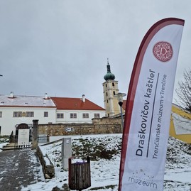 Zväčšiť fotografiu - Draškovičov kaštieľ v čachticiach ešte viac zatraktívni revitalizovaná záhrada