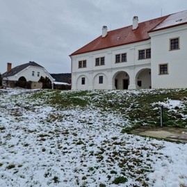 Zväčšiť fotografiu - Draškovičov kaštieľ v čachticiach ešte viac zatraktívni revitalizovaná záhrada