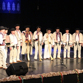 Zväčšiť fotografiu - Folklór naprieč trenčianskym krajom pomáhal - IMG_0096