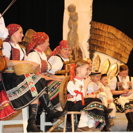 Folklórne dedičstvo trenčianskeho kraja pod jednou strechou, župa stále zbiera podklady na knižnú publikáciu - 05