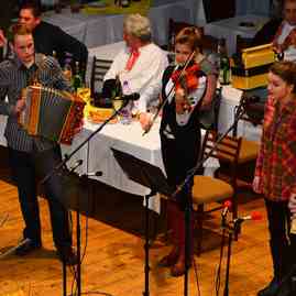 Heligonkári sa znova stretli v lúkach - trio mladych