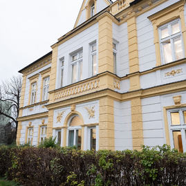 Zväčšiť fotografiu - Historická budova považskej knižnice sa zmenila na nepoznanie - 20201130_PB_kniznica_004w