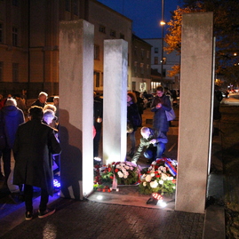 Historický odkaz z novembra 1989 si pripomenuli aj v krajskom meste trenčín - IMG_8696