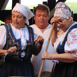 Zväčšiť fotografiu - Horná Mariková opäť žila folklórom