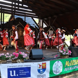 Zväčšiť fotografiu - Horná Mariková opäť žila folklórom
