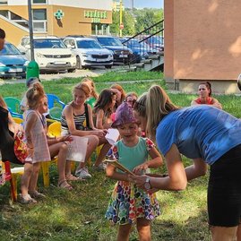 Zväčšiť fotografiu - Hornonitrianska knižnica zabávala na zapotôčkoch - 451070077_896390512531642_1204822703566137921_n