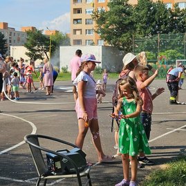 Zväčšiť fotografiu - Hornonitrianska knižnica zabávala na zapotôčkoch - 451272368_896390469198313_7220930292704258205_n