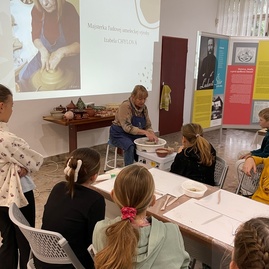 Zväčšiť fotografiu - Hornonitrianske múzeum oživuje tradičné remeslá mladej generácii