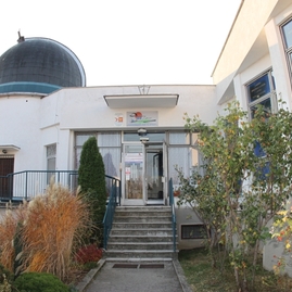 Zväčšiť fotografiu - Hrady, knižnice, galérie a múzea sú pre verejnosť otvorené - 500_minut_astronomie_Hvezdaren_Partizanske__4_