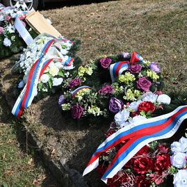 Zväčšiť fotografiu - Hrdinov slovenského národného povstania sme si uctili aj na vrchu roh - DSC_6501