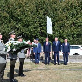 Zväčšiť fotografiu - Hrdinov slovenského národného povstania sme si uctili aj na vrchu roh - DSC_6608