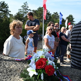 Zväčšiť fotografiu - Hrdinov slovenského národného povstania sme si uctili aj na vrchu roh - DSC_6611