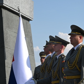 Zväčšiť fotografiu - Hrdinov slovenského národného povstania sme si uctili aj na vrchu roh - DSC_6637