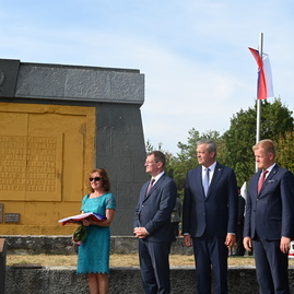 Zväčšiť fotografiu - Hrdinov slovenského národného povstania sme si uctili aj na vrchu roh - DSC_6696