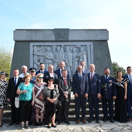 Zväčšiť fotografiu - Hrdinov slovenského národného povstania sme si uctili aj na vrchu roh - DSC_6717