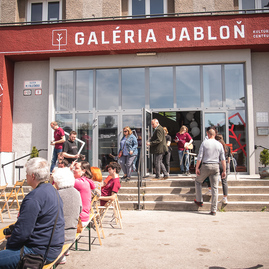 Zväčšiť fotografiu - Jabloň je ukážkovým kultúrno - kreatívnym centrom - TSK_DOD Galéria Jabloň_mini-27