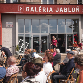 Zväčšiť fotografiu - Jabloň je ukážkovým kultúrno - kreatívnym centrom - TSK_DOD Galéria Jabloň_mini-41