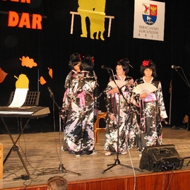 Jesennými darmi boli slnečné vystúpenia - 002