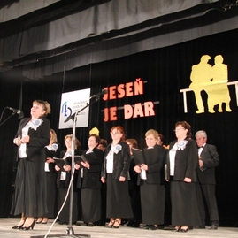 Jesennými darmi boli slnečné vystúpenia - 010