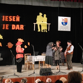 Jesennými darmi boli slnečné vystúpenia - 10
