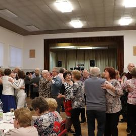 Zväčšiť fotografiu - Katarínska zábava prilákala dve stovky ľudí - IMG_9836