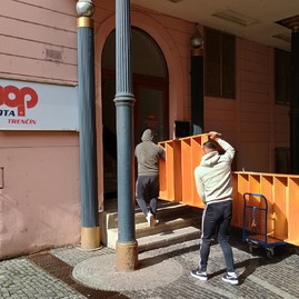 Zväčšiť fotografiu - Knihy v krabiciach – trenčianska knižnica sa sťahuje - 