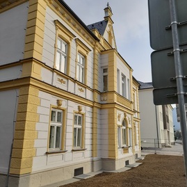 Zväčšiť fotografiu - Knihy v považskobystrickej knižnici zostanú v suchu - kniznica