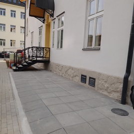 Zväčšiť fotografiu - Knihy v považskobystrickej knižnici zostanú v suchu - kniznica 2