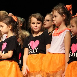 Mažoretky nelly z púchova oslávili dvadsaťročnicu, svojim trénerkám a rodičom sa poďakovali slávnostným galaprogramom - IMG_7172