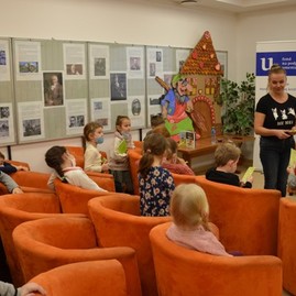 Zväčšiť fotografiu - Mesiac marec patrí knihám - hk pd