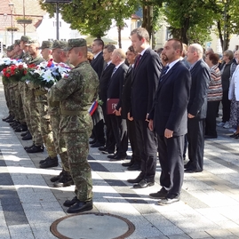 Mier je potrebné chrániť aj dnes. to je odkaz snp pre mladé generácie. - SNP_Bojnice_04
