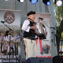 Zväčšiť fotografiu - Moštenskí pajtáši uviedli do života hneď dve nové cd - IMG_0363