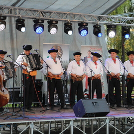 Zväčšiť fotografiu - Moštenskí pajtáši uviedli do života hneď dve nové cd - IMG_0392
