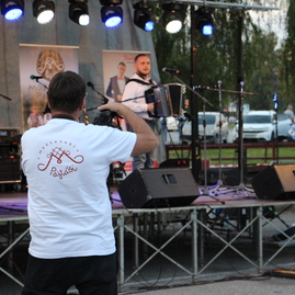 Zväčšiť fotografiu - Moštenskí pajtáši uviedli do života hneď dve nové cd - IMG_0403