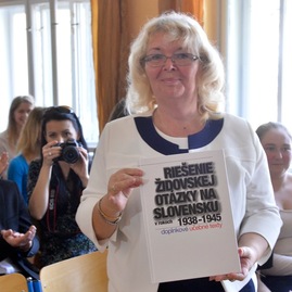 Na novomestskom gymnáziu uviedli do života knihu o holokauste - 20140407_NM_19
