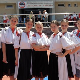 Na orave zaujali naši mladí folklóristi - obrazok (1)