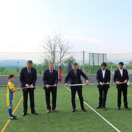 Na považí vyrástli farebné máje, symboly jari, prebúdzajúcej sa prírody, ale aj mladosti a hojnej úrody - 11