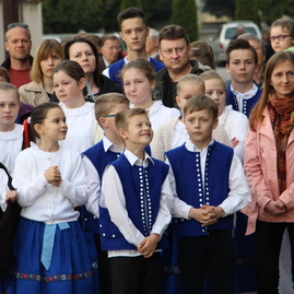 Na považí vyrástli farebné máje, symboly jari, prebúdzajúcej sa prírody, ale aj mladosti a hojnej úrody - 14