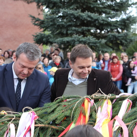 Na považí vyrástli farebné máje, symboly jari, prebúdzajúcej sa prírody, ale aj mladosti a hojnej úrody - 15