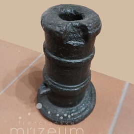 Zväčšiť fotografiu - Na trenčianskom hrade môžete vidieť historické mažiare - Obr. 6 - malý mažiar B.2