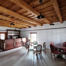 Zväčšiť fotografiu - Na trenčianskom hrade prebieha jarné upratovanie - 93045218_1702900609847927_6750135241374957568_n