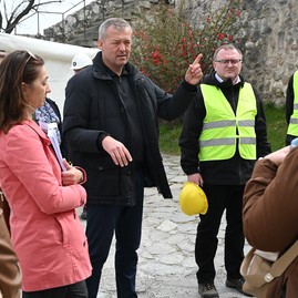 Zväčšiť fotografiu - Na trenčianskom hrade sa zastavil čas, hodinová veža prechádza rekonštrukciou