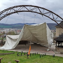 Zväčšiť fotografiu - Na trenčianskom hrade začala rekonštrukcia dolného nádvoria